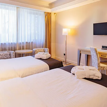 Hotel By Ihg