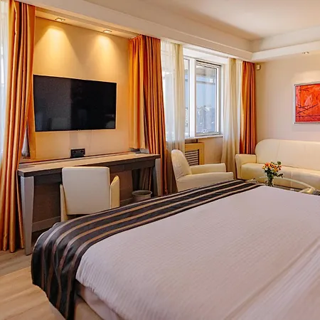 By Ihg