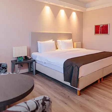 By Ihg Hotel 4*