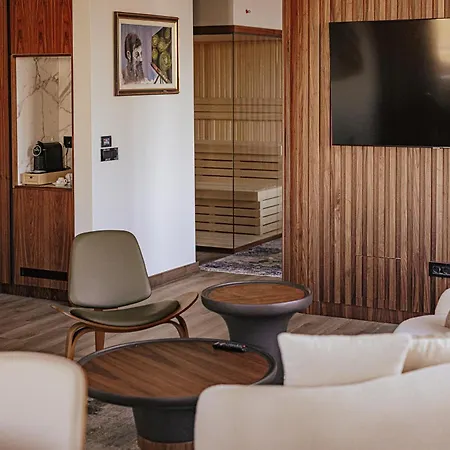 Hotel By Ihg