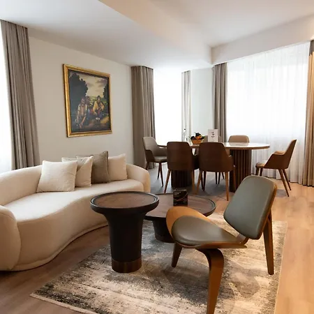 By Ihg