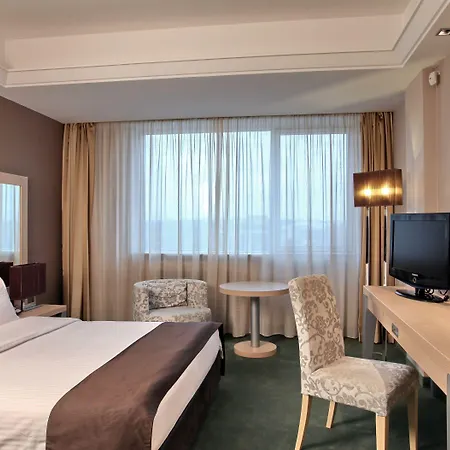 Otel By Ihg Belgrad